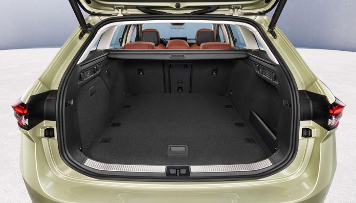 Skoda Superb 2024: caratteristiche, design, abitacolo e motori della nuova generazione - Foto 37 di 99