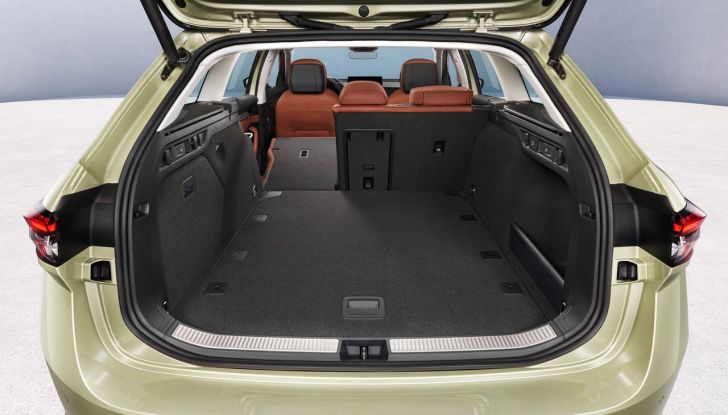 Skoda Superb 2024: caratteristiche, design, abitacolo e motori della nuova generazione - Foto 39 di 99