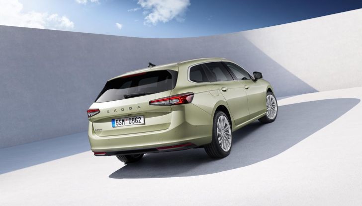 Skoda Superb 2024: caratteristiche, design, abitacolo e motori della nuova generazione - Foto 44 di 99
