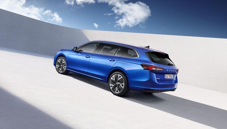 Skoda Superb 2024: caratteristiche, design, abitacolo e motori della nuova generazione - Foto 49 di 99