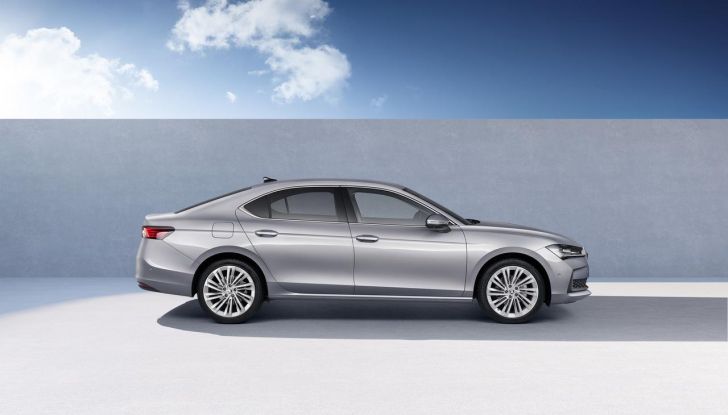 Skoda Superb 2024: caratteristiche, design, abitacolo e motori della nuova generazione - Foto 12 di 99