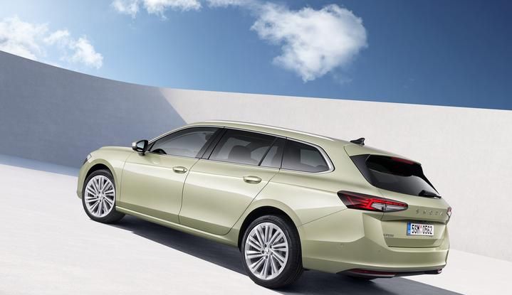 Skoda Superb 2024: caratteristiche, design, abitacolo e motori della nuova generazione - Foto 45 di 99