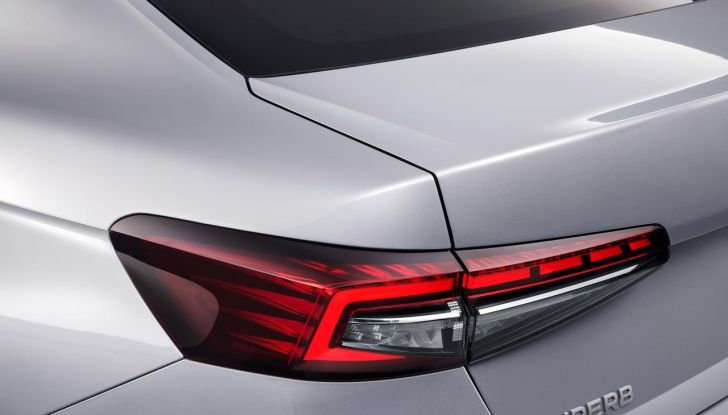 Skoda Superb 2024: caratteristiche, design, abitacolo e motori della nuova generazione - Foto 13 di 99