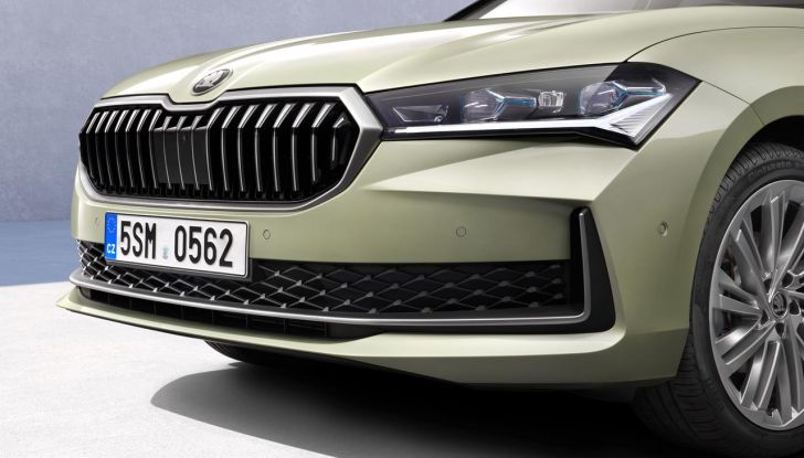 Skoda Superb 2024: caratteristiche, design, abitacolo e motori della nuova generazione - Foto 33 di 99