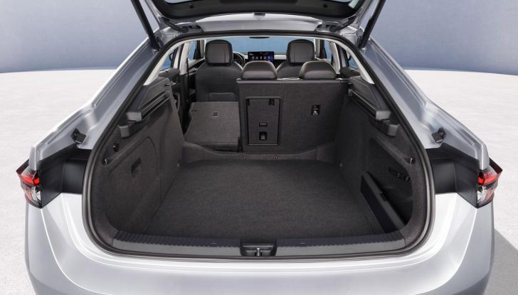 Skoda Superb 2024: caratteristiche, design, abitacolo e motori della nuova generazione - Foto 87 di 99