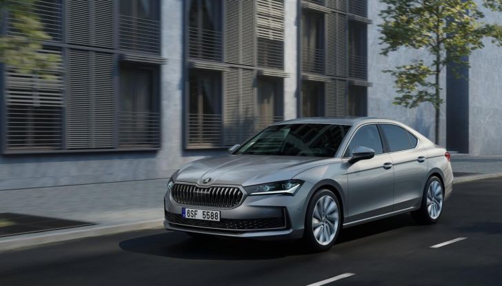 Skoda Superb 2024: caratteristiche, design, abitacolo e motori della nuova generazione - Foto 54 di 99