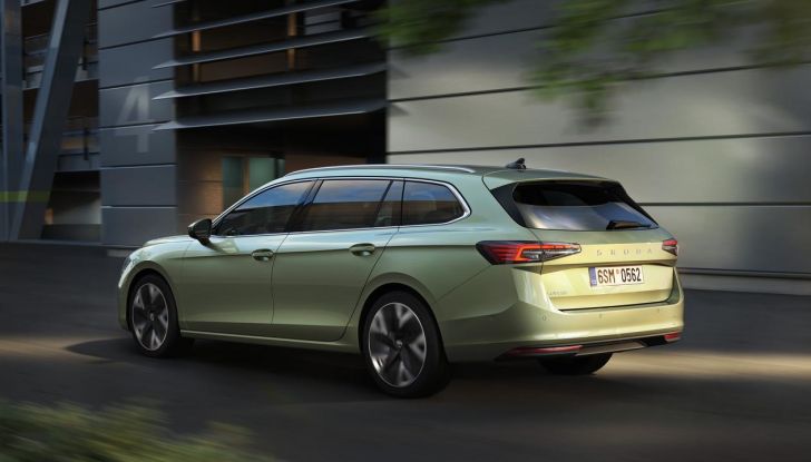 Skoda Superb 2024: caratteristiche, design, abitacolo e motori della nuova generazione - Foto 61 di 99