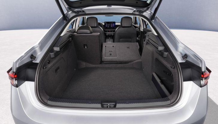 Skoda Superb 2024: caratteristiche, design, abitacolo e motori della nuova generazione - Foto 88 di 99