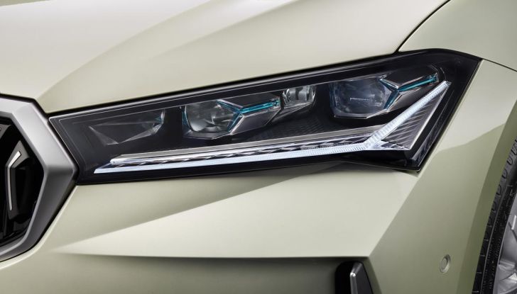 Skoda Superb 2024: caratteristiche, design, abitacolo e motori della nuova generazione - Foto 29 di 99
