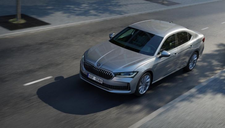 Skoda Superb 2024: caratteristiche, design, abitacolo e motori della nuova generazione - Foto 52 di 99