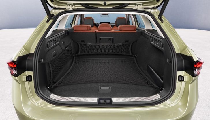 Skoda Superb 2024: caratteristiche, design, abitacolo e motori della nuova generazione - Foto 35 di 99