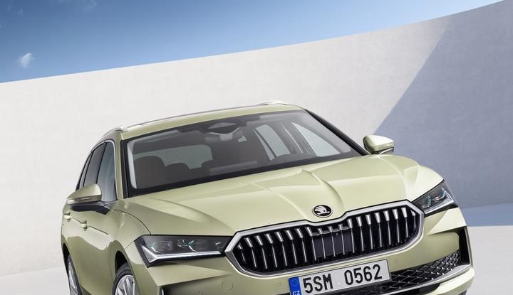 Skoda Superb 2024: caratteristiche, design, abitacolo e motori della nuova generazione - Foto 47 di 99