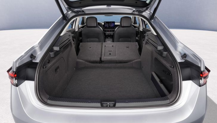 Skoda Superb 2024: caratteristiche, design, abitacolo e motori della nuova generazione - Foto 86 di 99