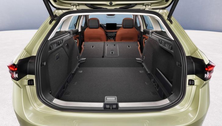 Skoda Superb 2024: caratteristiche, design, abitacolo e motori della nuova generazione - Foto 41 di 99