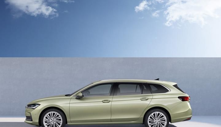 Skoda Superb 2024: caratteristiche, design, abitacolo e motori della nuova generazione - Foto 19 di 99