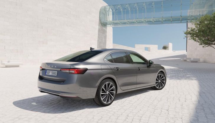 Skoda Superb 2024: caratteristiche, design, abitacolo e motori della nuova generazione - Foto 58 di 99