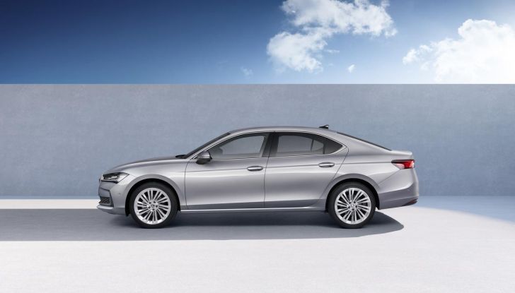 Skoda Superb 2024: caratteristiche, design, abitacolo e motori della nuova generazione - Foto 10 di 99