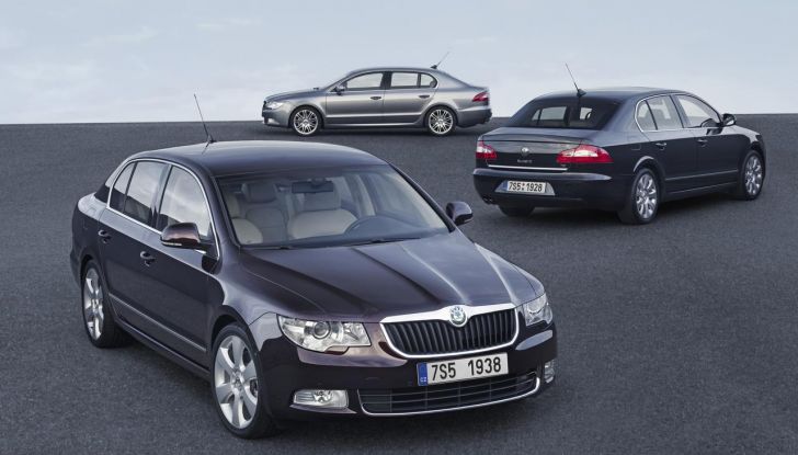 Skoda Superb 2024: caratteristiche, design, abitacolo e motori della nuova generazione - Foto 6 di 99