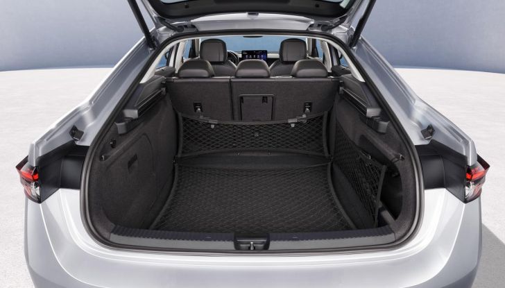 Skoda Superb 2024: caratteristiche, design, abitacolo e motori della nuova generazione - Foto 91 di 99