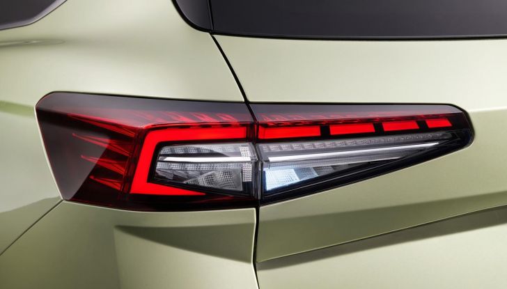 Skoda Superb 2024: caratteristiche, design, abitacolo e motori della nuova generazione - Foto 22 di 99