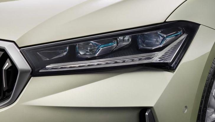 Skoda Superb 2024: caratteristiche, design, abitacolo e motori della nuova generazione - Foto 30 di 99