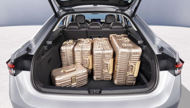 Skoda Superb 2024: caratteristiche, design, abitacolo e motori della nuova generazione - Foto 93 di 99