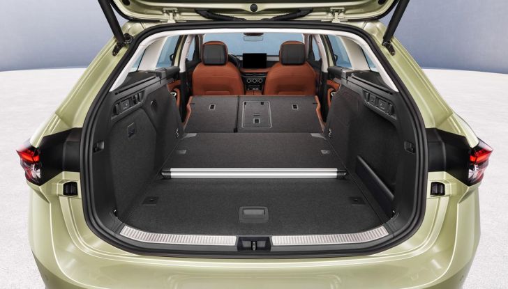 Skoda Superb 2024: caratteristiche, design, abitacolo e motori della nuova generazione - Foto 43 di 99