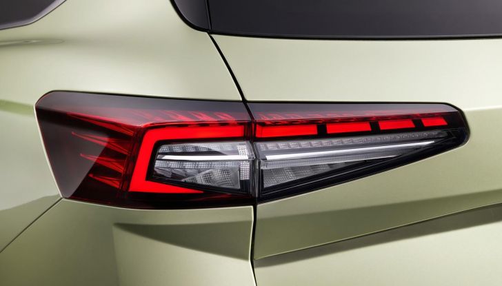 Skoda Superb 2024: caratteristiche, design, abitacolo e motori della nuova generazione - Foto 25 di 99