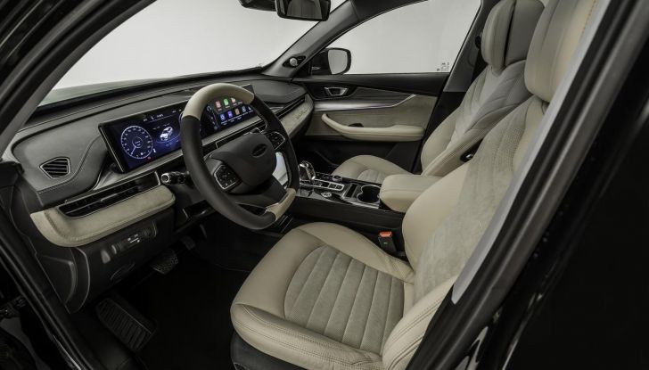 Sportequipe 8 Hybrid Plug-In: debutta il nuovo SUV top di gamma del brand italiano - Foto 15 di 51