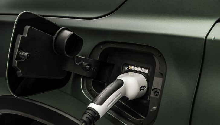 Sportequipe 8 Hybrid Plug-In: debutta il nuovo SUV top di gamma del brand italiano - Foto 16 di 51