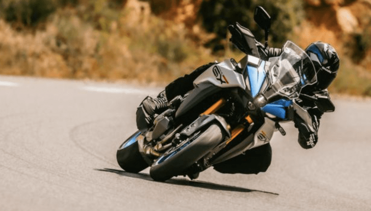 Suzuki GSX-S1000GX 2024 caratteristiche e prezzo - Foto 14 di 16