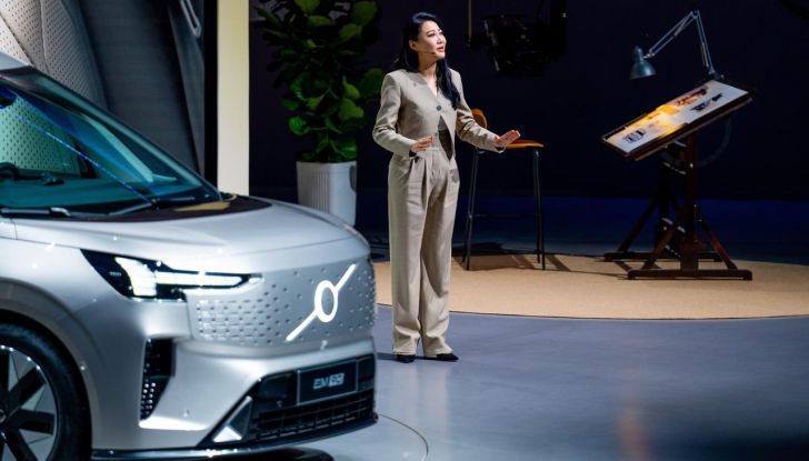 Volvo EM90: design, abitacolo, autonomia, caratteristiche e prestazioni - Foto 2 di 67