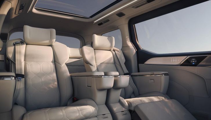 Volvo EM90: design, abitacolo, autonomia, caratteristiche e prestazioni - Foto 15 di 67