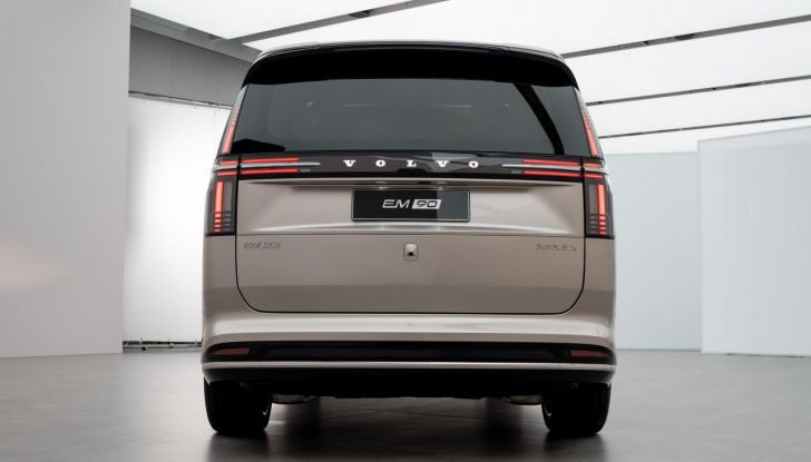 Volvo EM90: design, abitacolo, autonomia, caratteristiche e prestazioni - Foto 30 di 67