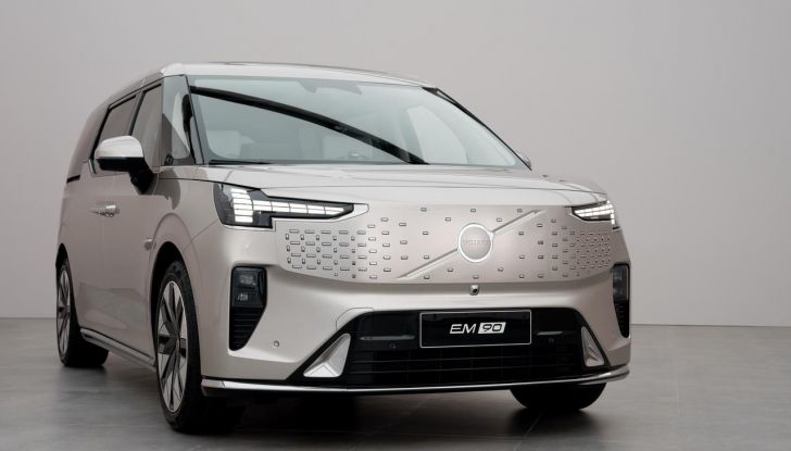 Volvo EM90: design, abitacolo, autonomia, caratteristiche e prestazioni - Foto 35 di 67