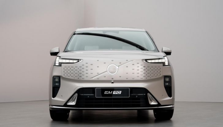 Volvo EM90: design, abitacolo, autonomia, caratteristiche e prestazioni - Foto 5 di 67