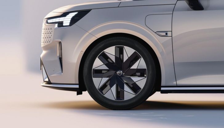 Volvo EM90: design, abitacolo, autonomia, caratteristiche e prestazioni - Foto 41 di 67