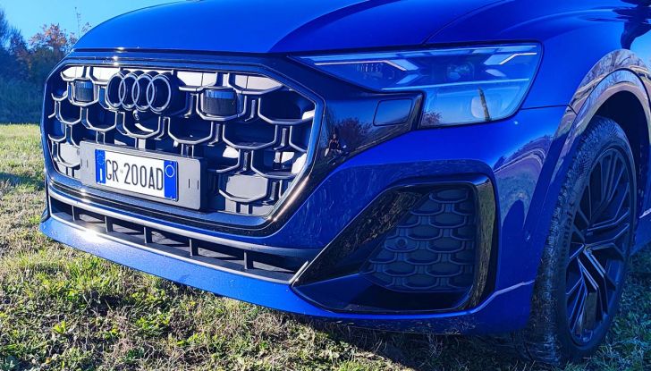Audi Q8 2023: prova su strada e prezzi del restyling del SUV tedesco - Foto 11 di 22