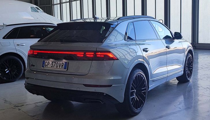 Audi Q8 2023: prova su strada e prezzi del restyling del SUV tedesco - Foto 7 di 22