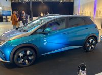 BYD Dolphin: caratteristiche, autonomia, prezzi e prova su strada a Milano