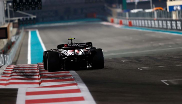 F1 2023, GP Abu Dhabi: Verstappen cala il sipario con l’ennesima vittoria - Foto 6 di 10