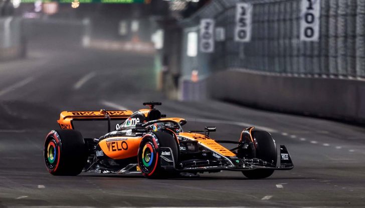 F1 2023, GP Las Vegas: Verstappen beffa Leclerc, Perez sul podio - Foto 7 di 10