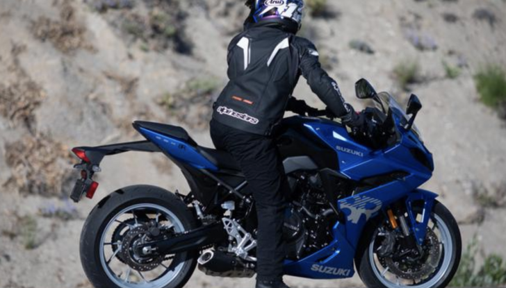 Suzuki GSX-8R “Tuned by JURI”: la moto ispirata a Street Fighter 6 - Foto 2 di 11