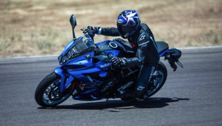 Suzuki GSX-8R “Tuned by JURI”: la moto ispirata a Street Fighter 6 - Foto 9 di 11