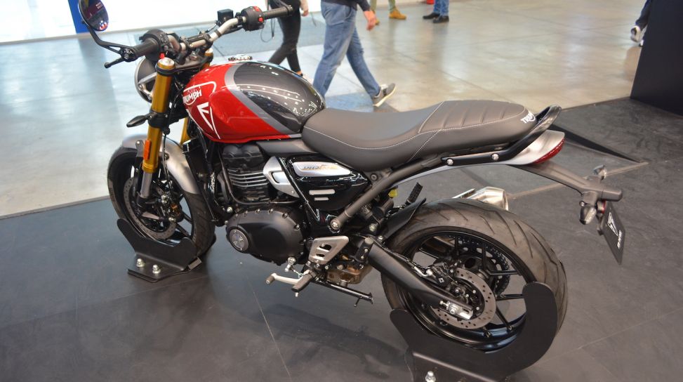 La gamma Modern Classics di Triumph si arricchisce con i modelli Speed 400 e Scrambler 400 X