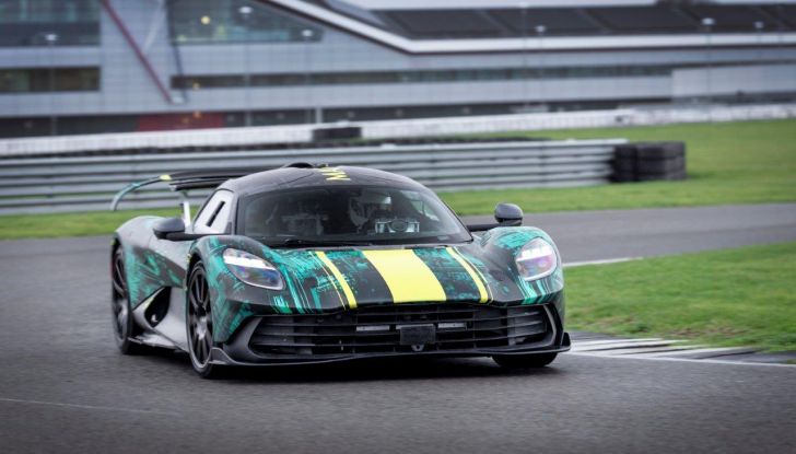 Aston Martin Valhalla: nuovi test in pista per l’hypercar ibrida - Foto 2 di 4