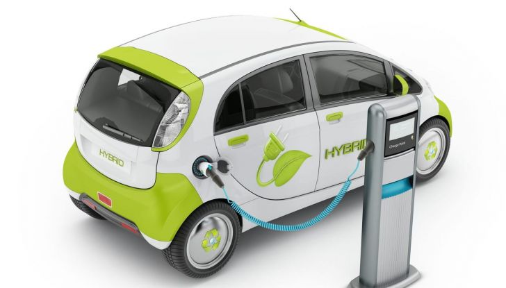 Auto elettriche ibride a benzina