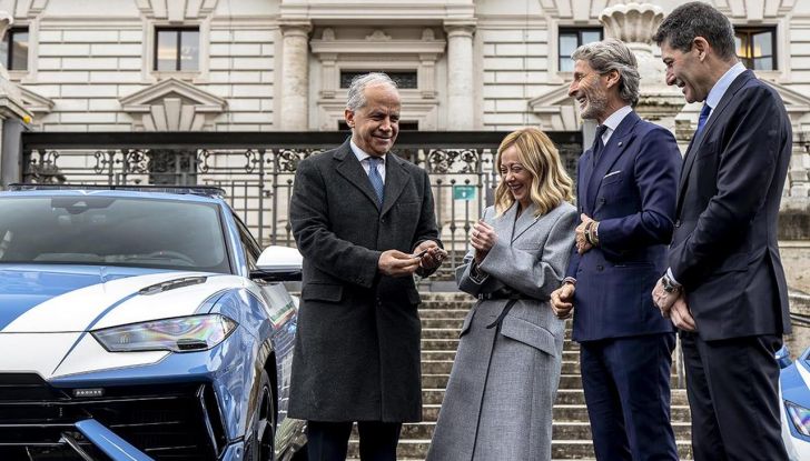 Lamborghini Urus Performante si arruola nella Polizia di Stato - Foto 14 di 17