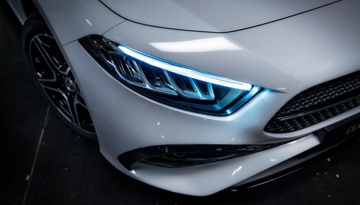 Mercedes A 250 e Vibes: caratteristiche, dotazioni, design e interni della special edition - Foto 11 di 13