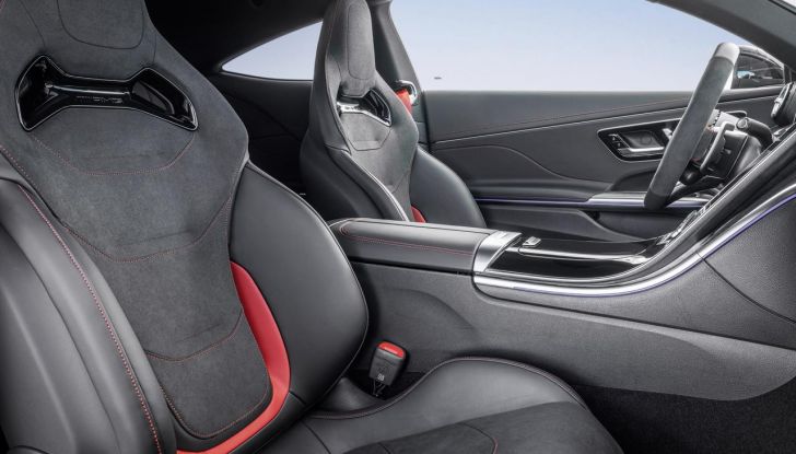 Mercedes-AMG CLE 53 Coupé: caratteristiche, design, interni, motore e prestazioni - Foto 32 di 34